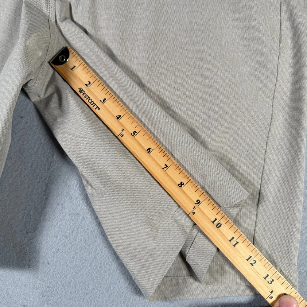 Travis Mathew Mens Tan Khaki Golf Shorts Size 34 Stretch Performance Casual 9 In